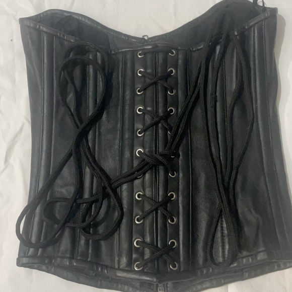 Leather Corset - Picture 4 of 8
